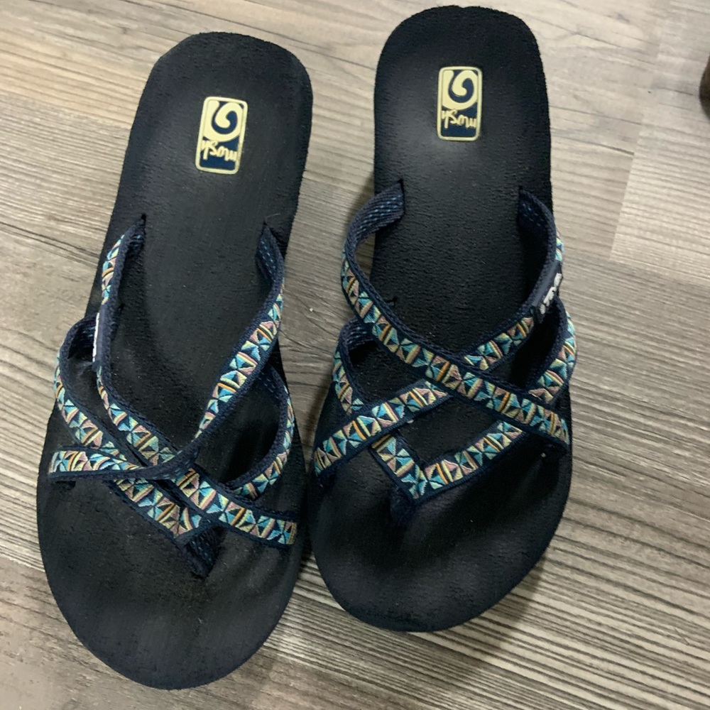 Teva Mush sandals blue EUC